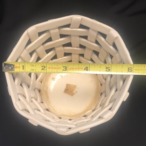 Vintage NapcoWare Made in Spain White Ceramic Lattice Woven Basket/Plant Holder - Picture 9 of 9